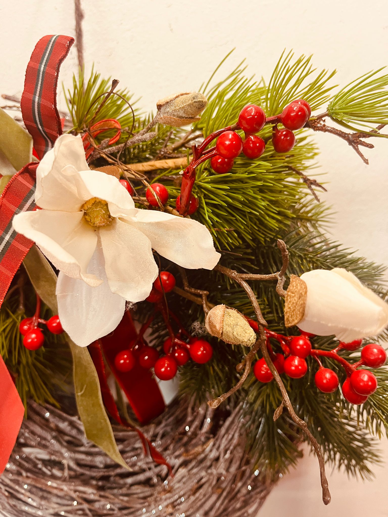 Corona Winter Magnolia - immagine 2